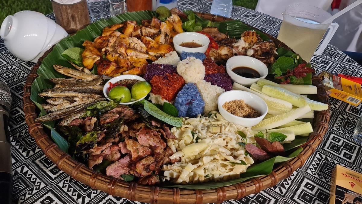 [ẢNH] Hồ Ba Bể - 'Ngọc xanh' giữa núi rừng Đông Bắc
