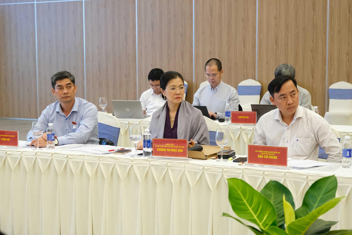 Phó Chủ tịch UBTƯ MTTQ Việt Nam Trương Thị Ngọc Ánh dự hội thảo. 