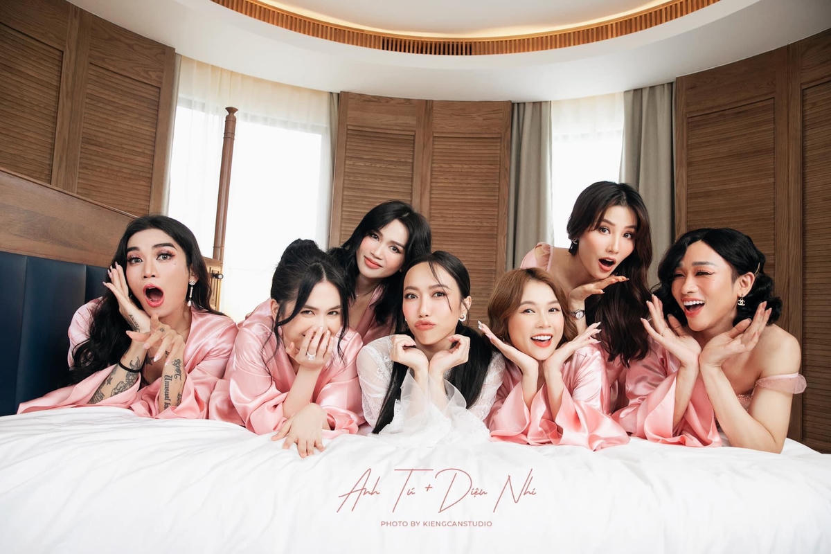 Dàn phù dâu góp mặt trong đám cưới của cặp đôi Anh Tú – Diệu Nhi toàn các mỹ nhân của showbiz Việt.