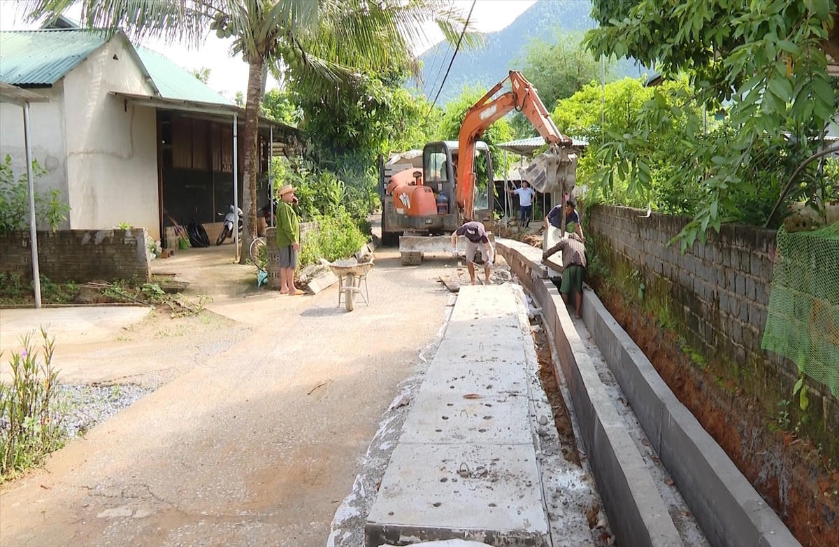 Nhiều công trình phục vụ dân sinh từ nguồn vốn Chương trình MTQG 1719, đã và đang được huyện Quan Sơn quyết liệt thực hiện nhằm góp phần giảm bớt khó khăn cho người dân.