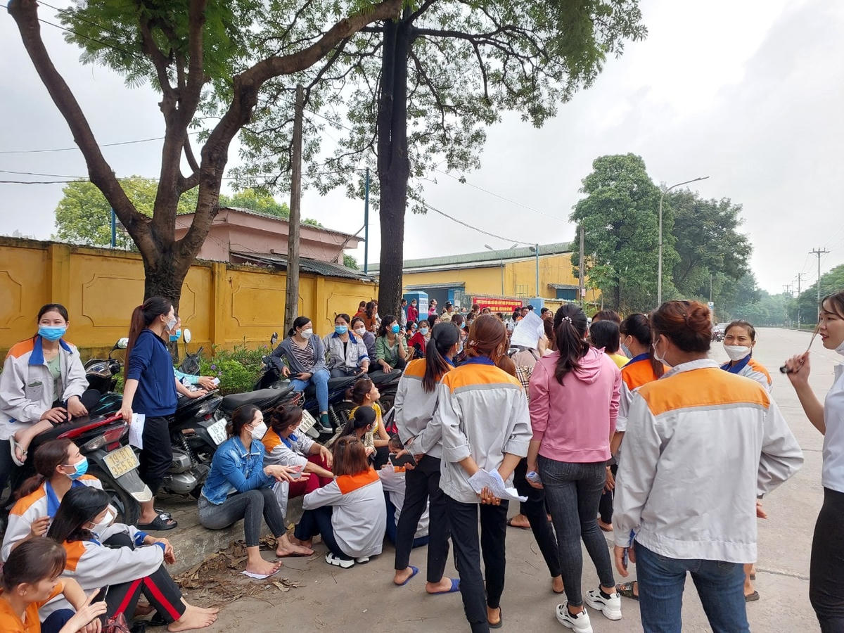 Sáng 3/10, các công nhân lại nghỉ việc tập thể.