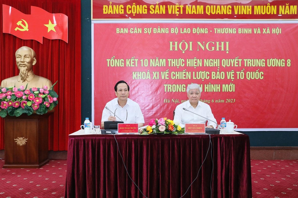 Bí thư Trung ương Đảng, Chủ tịch UBTƯ MTTQ Việt Nam Đỗ Văn Chiến và Uỷ viên Trung ương Đảng, Bí thư Ban cán sự đảng, Bộ trưởng Bộ Lao động - Thương binh và Xã hội Đào Ngọc Dung chủ trì Hội nghị.