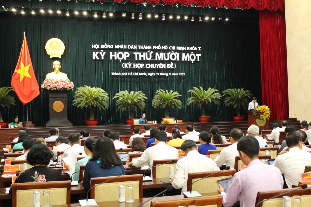 Toàn cảnh kỳ họp chuyên đề sáng 19/9.