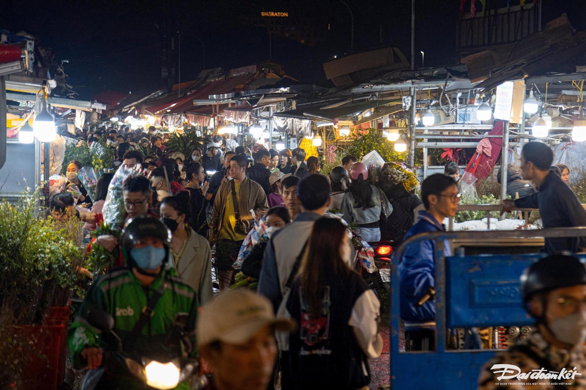 W_cho_hoa_tet-le-khanh34.jpg