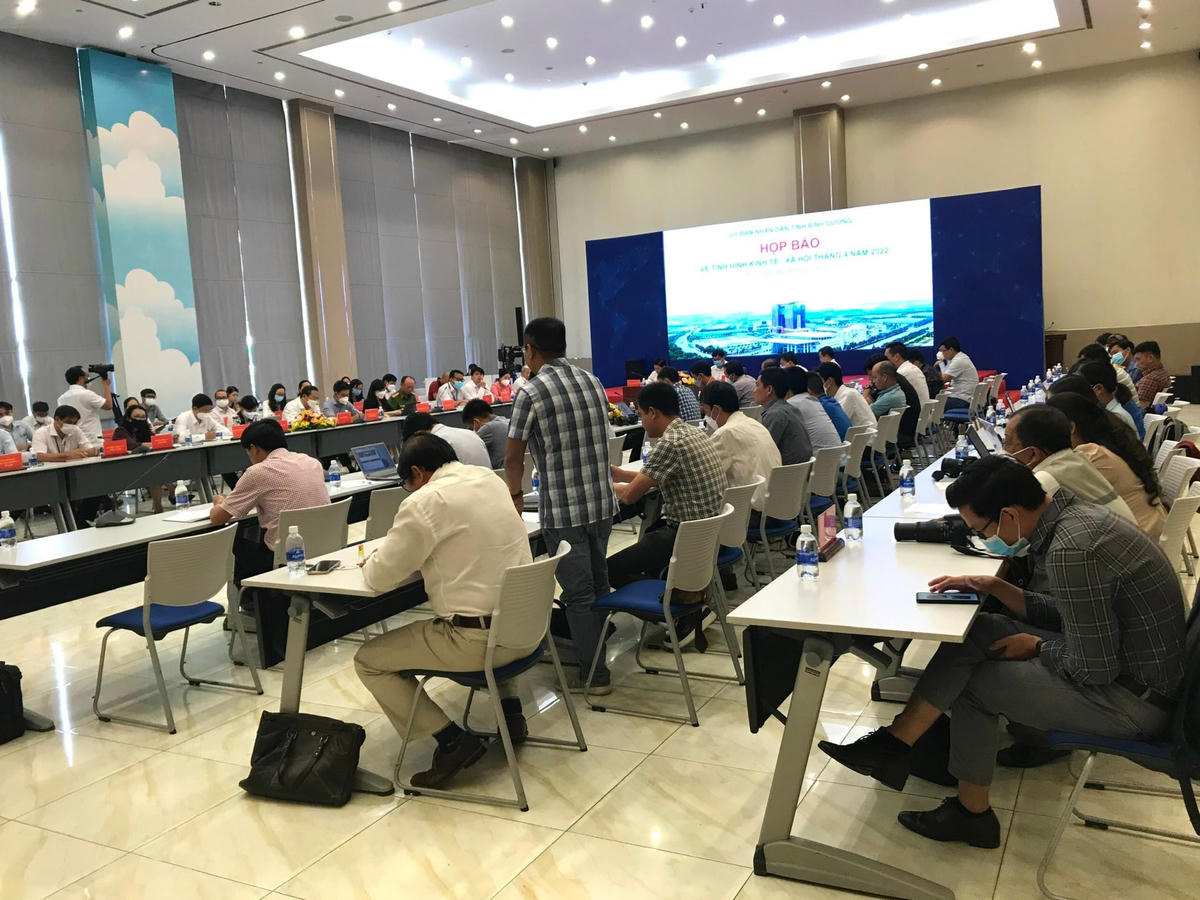 Quang cảnh buổi họp báo thông tin về tình hình kinh tế - xã hội tháng 4/2022 tỉnh của Bình Dương.
