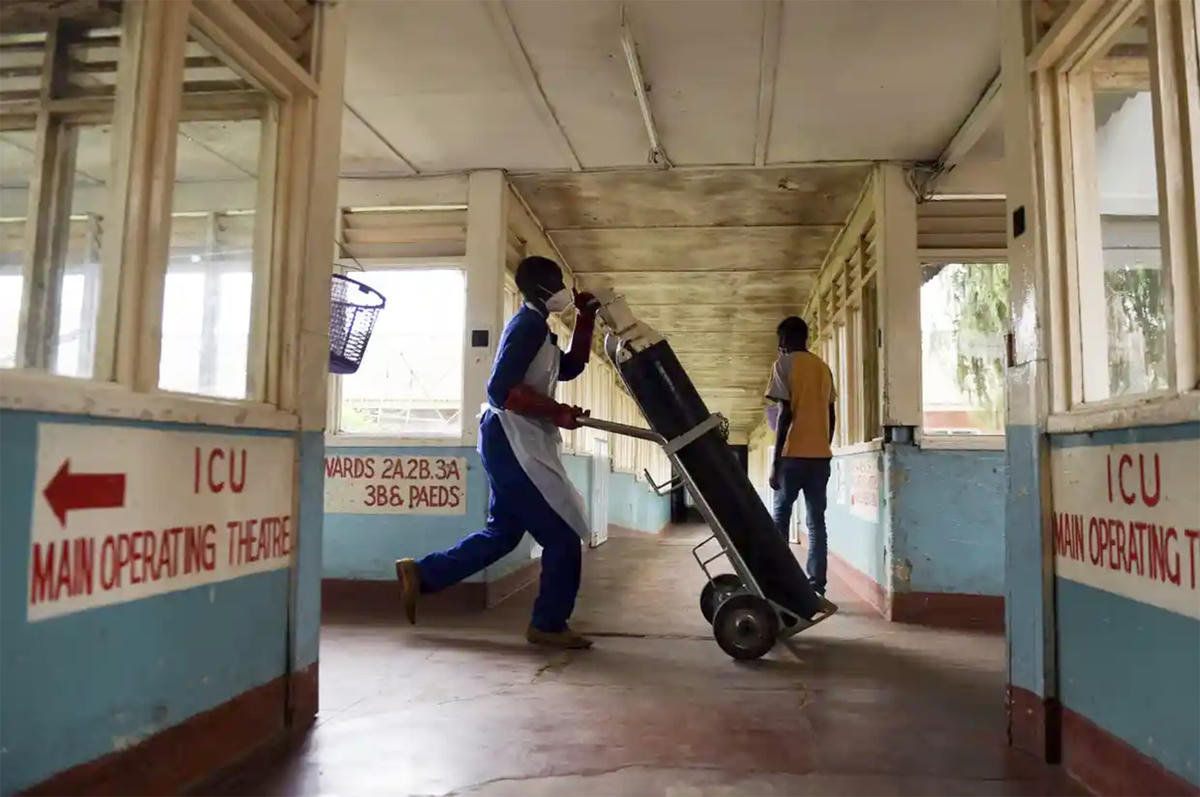 Các quốc gia châu Phi đang làm theo 'lộ trình oxy' của Ethiopia để đảm bảo ổn định nguồn cung cấp. Ảnh: The Guardian.