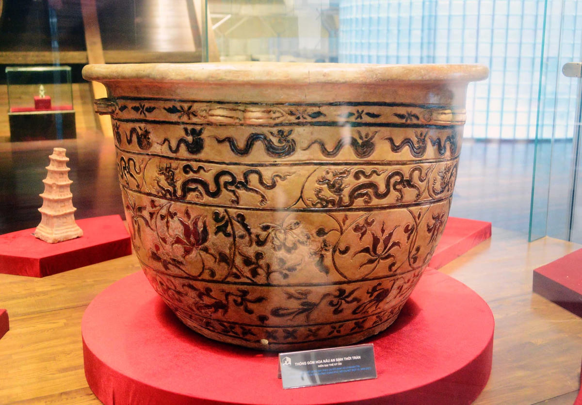 Thống gốm hoa nâu An Sinh thời Trần.