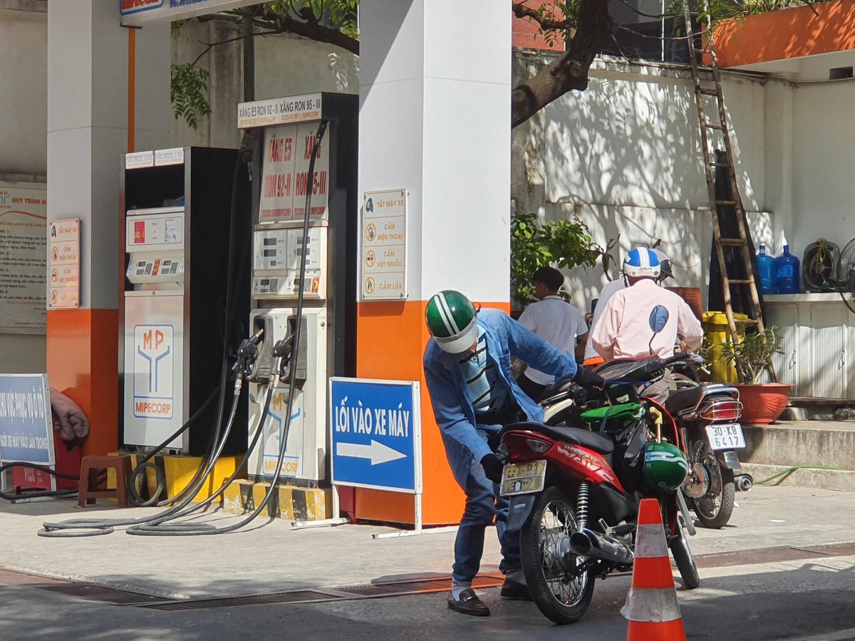 Xăng dầu giảm nhiệt, chấm dứt cảnh 'rồng rắn' mua xăng