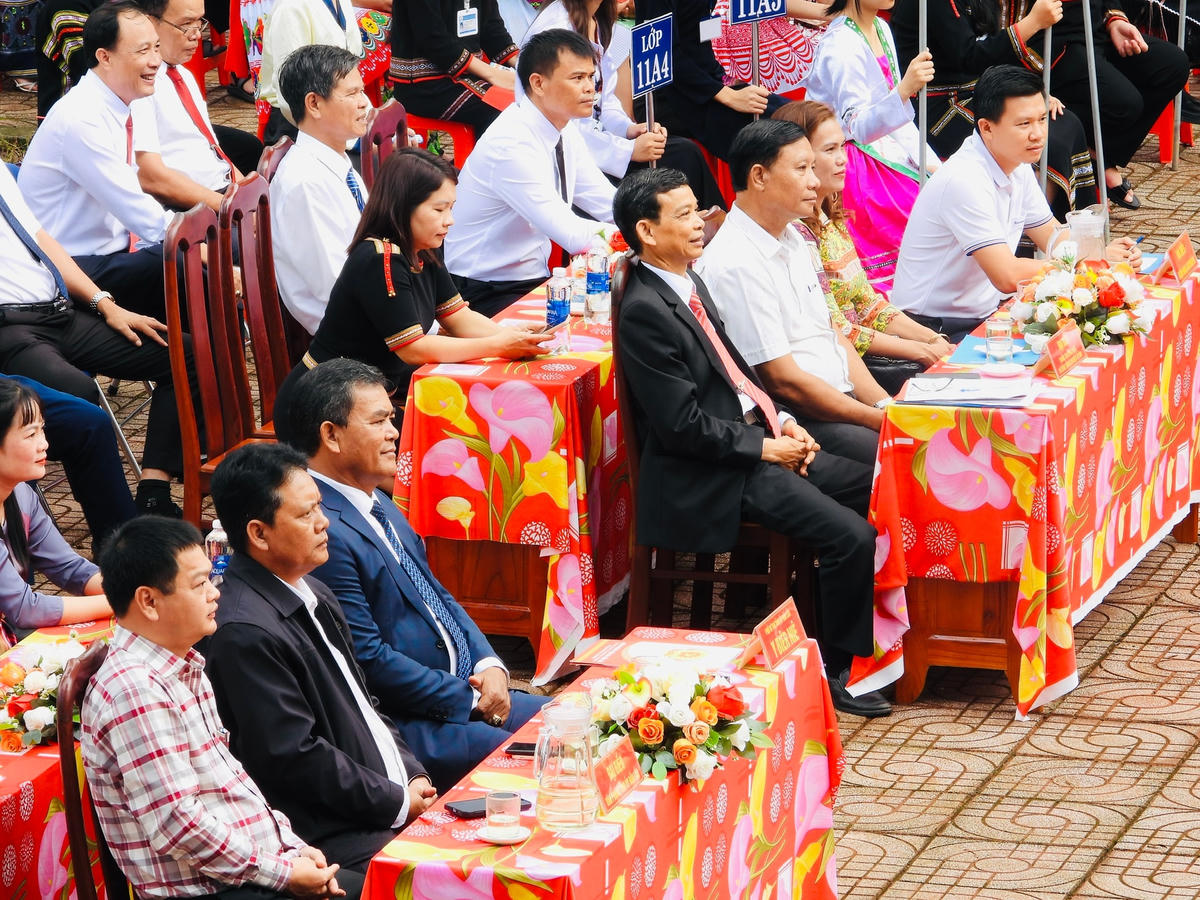 Các đại biểu dự Lễ khai giảng.