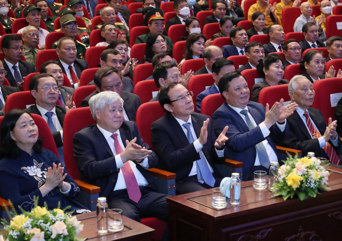 Các vị lãnh đạo, nguyên lãnh đạo dự lễ kỷ niệm