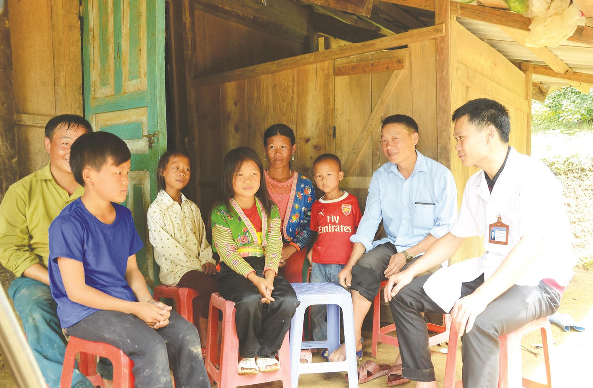 Cán bộ dân số tuyên truyền nâng cao kiến thức về tảo hôn, hôn nhân cận huyết thống trên địa bàn tỉnh Điện Biên.