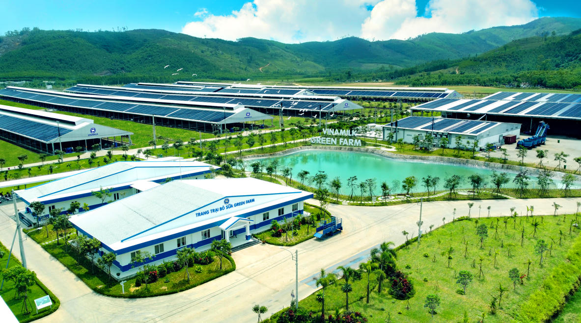 Phát triển bền vững đã được Vinamilk đưa vào chiến lược trọng yếu, thể hiện trong việc Vinamilk đã mở rộng và xây dựng mới hệ thống trang trại bò sữa công nghệ cao trong suốt gần 20 năm qua.