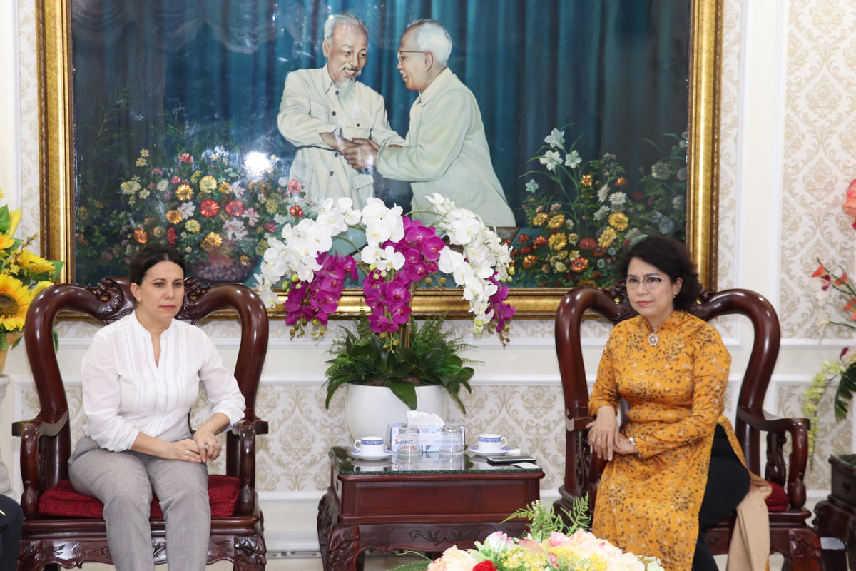 Bà Tô Thị Bích Châu tiếp thân mật bà Ariadne Feo Labrda.