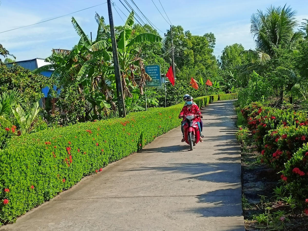 Tuyến đường dân cư kiểu mẫu ở ấp Rạch Nhum, xã Khánh Bình Đông, huyện Trần Văn Thời.
