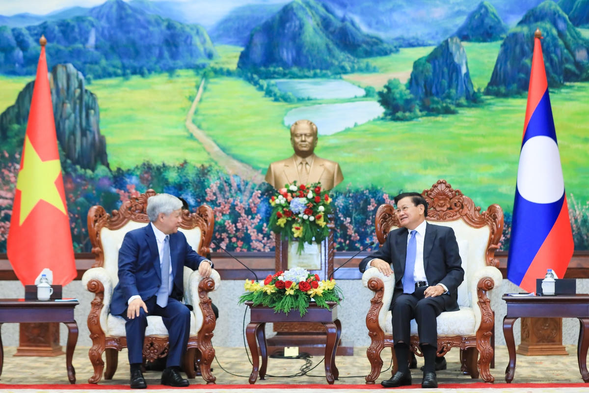 Bí thư Trung ương Đảng, Chủ tịch UBTƯ MTTQ Việt Nam Đỗ Văn Chiến hội kiến Tổng Bí thư, Chủ tịch nước CHDCND Lào Thongloun Sisoulith. Ảnh: Quang Vinh.