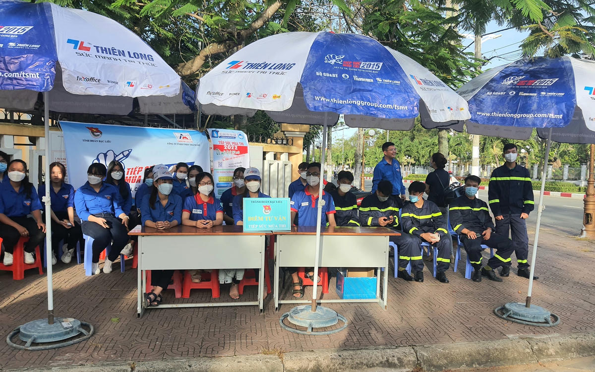 Trên 250 thanh niên tình nguyện hỗ trợ tại các điểm thi trên địa bàn tỉnh Bạc Liêu.