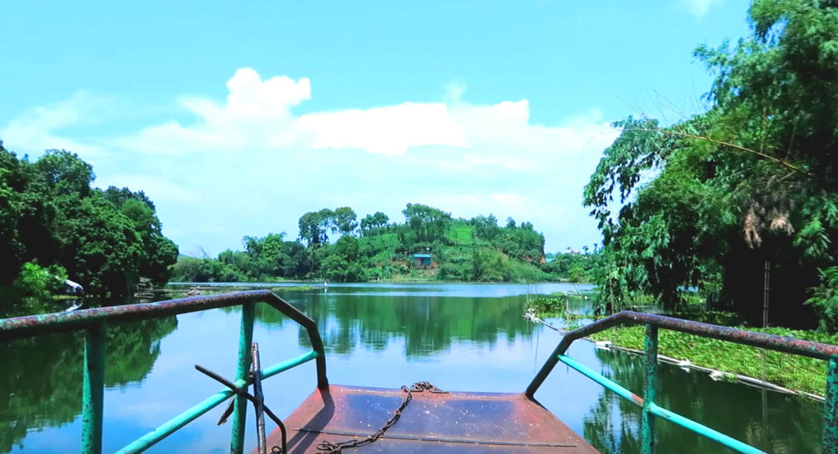 ngo-ngach-trong-dam-ao-chau.png