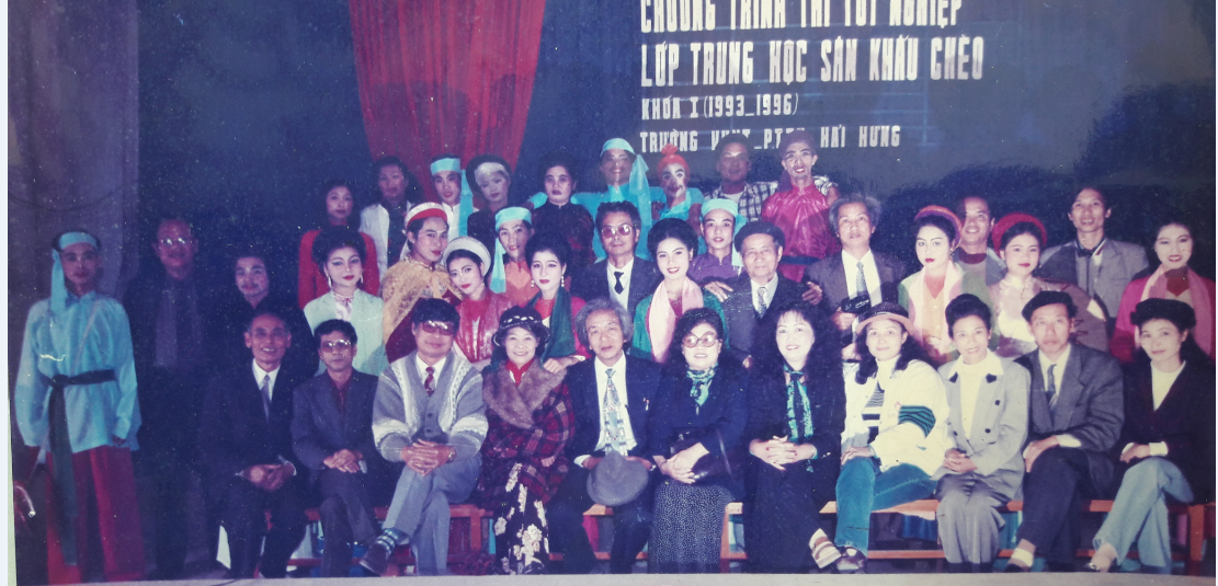 Thầy trò trường Trung học văn hóa nghệ thuật Hải Dương năm ấy.  
