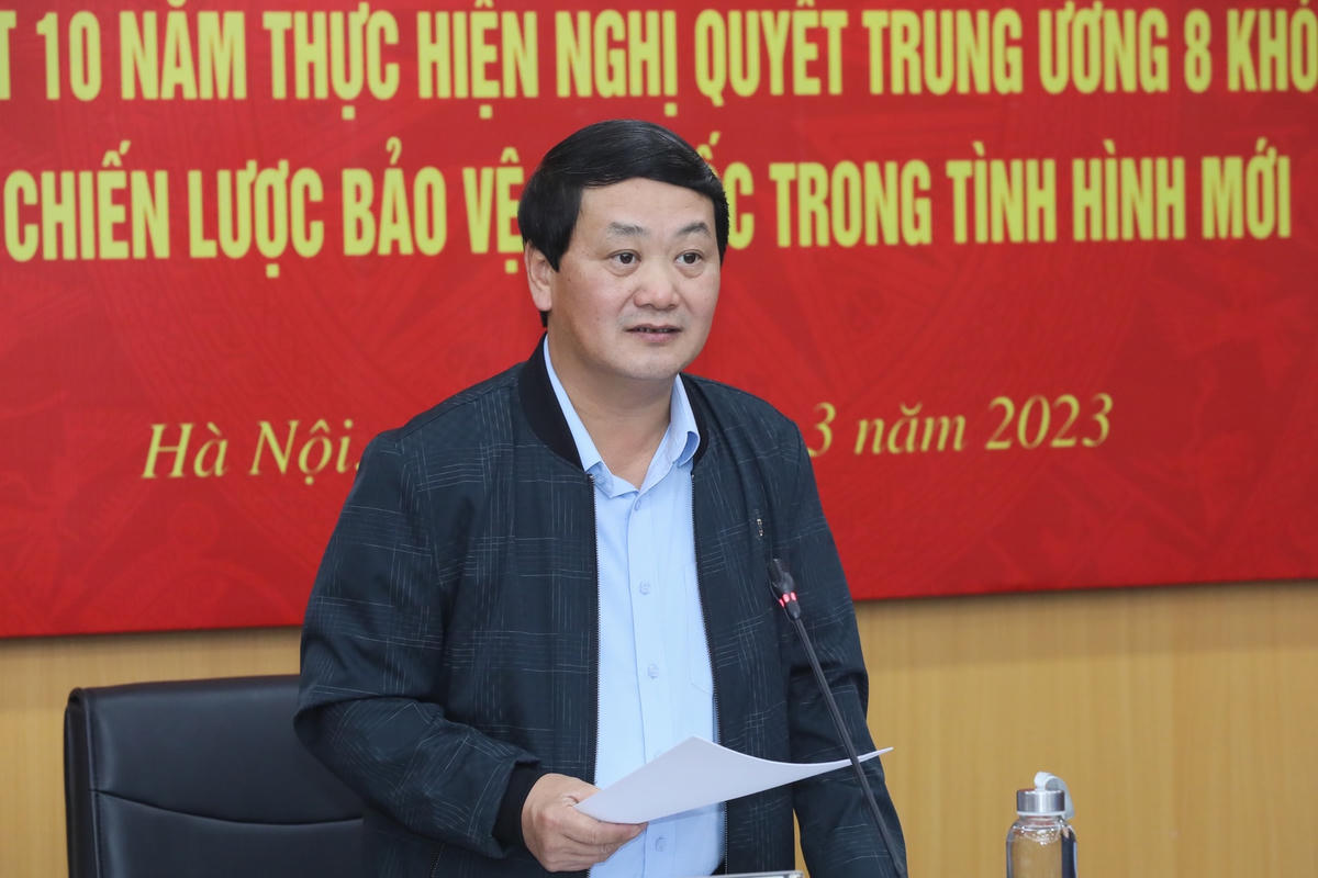 Bộ trưởng, Chủ nhiệm Ủy ban Dân tộc Hầu A Lềnh phát biểu tại Hội nghị.