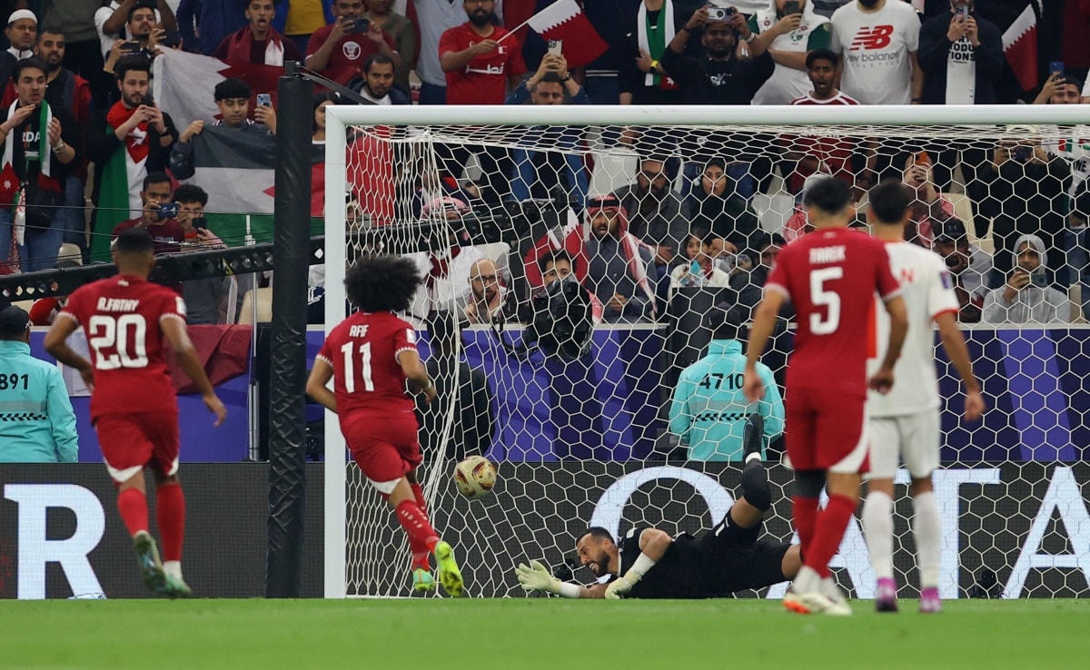 akram afif lap hat-trick kho tin truoc jordan, qatar vo dich asian cup 2023 hinh anh 18
