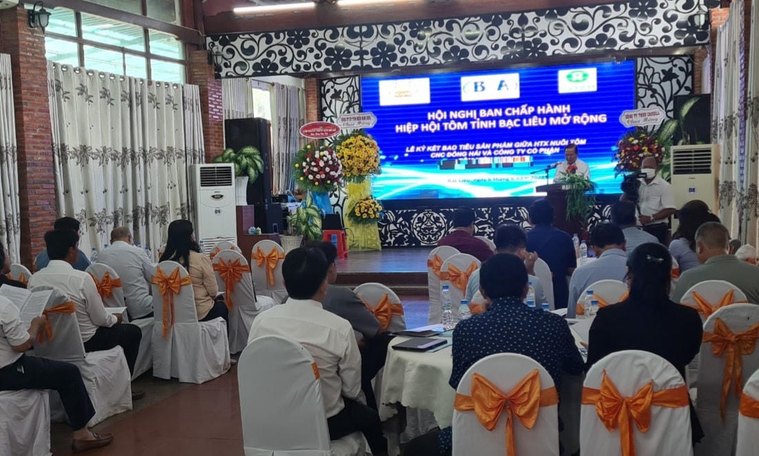 Hiệp hội tôm tỉnh Bạc Liêu tổ chức Hội nghị ban chấp hành mở rộng, trong đó có thông qua Quy chế "làm khó" báo chí. Ảnh: CTV