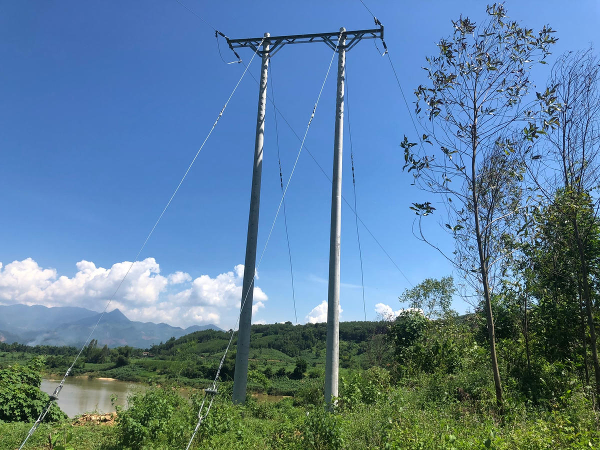 Hệ thống lưới điện xây dựng xong nhưng 3 năm qua vẫn chưa hoạt động.