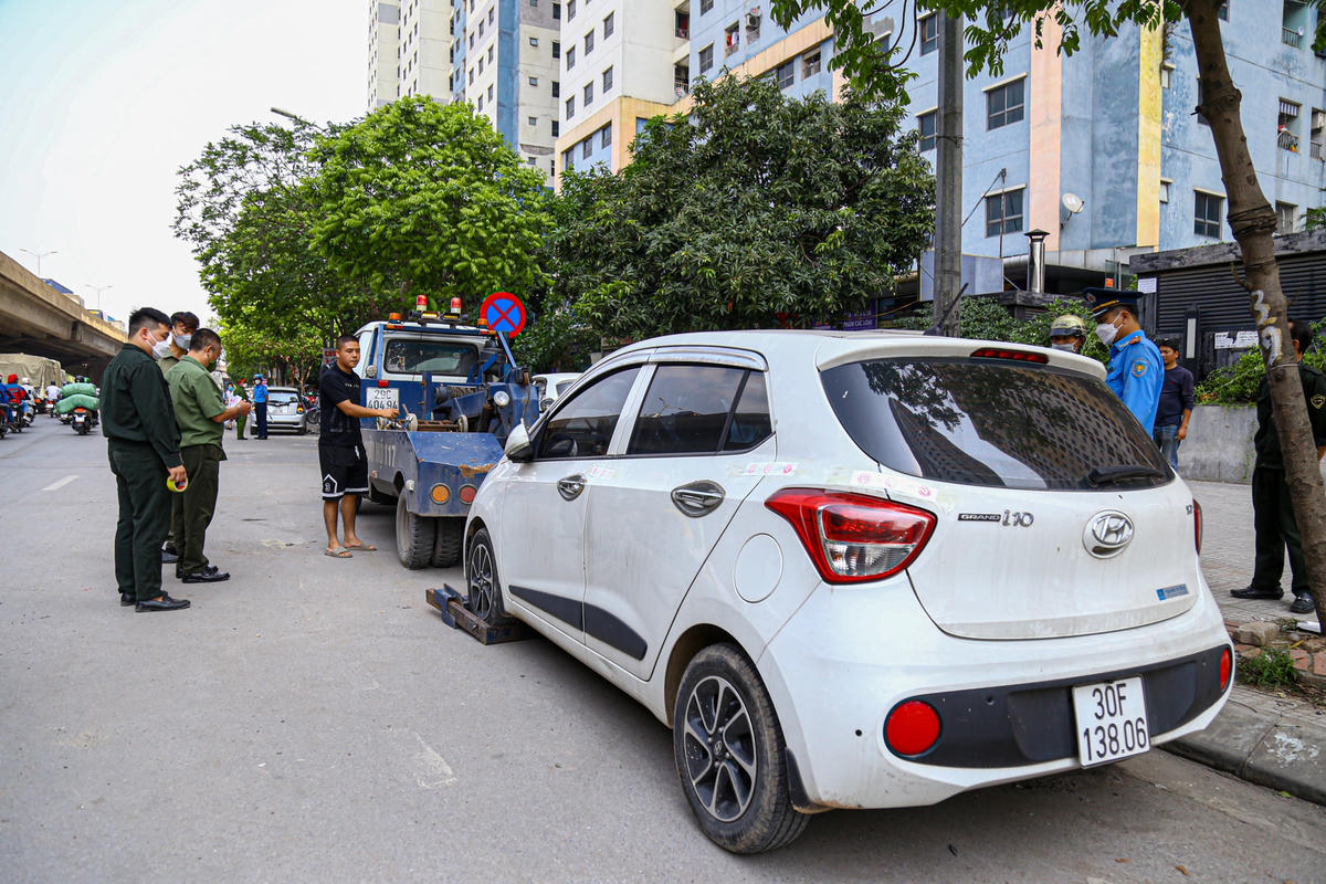 Những chiếc xe bị niêm phong sẽ được đưa về bãi để xử lý.