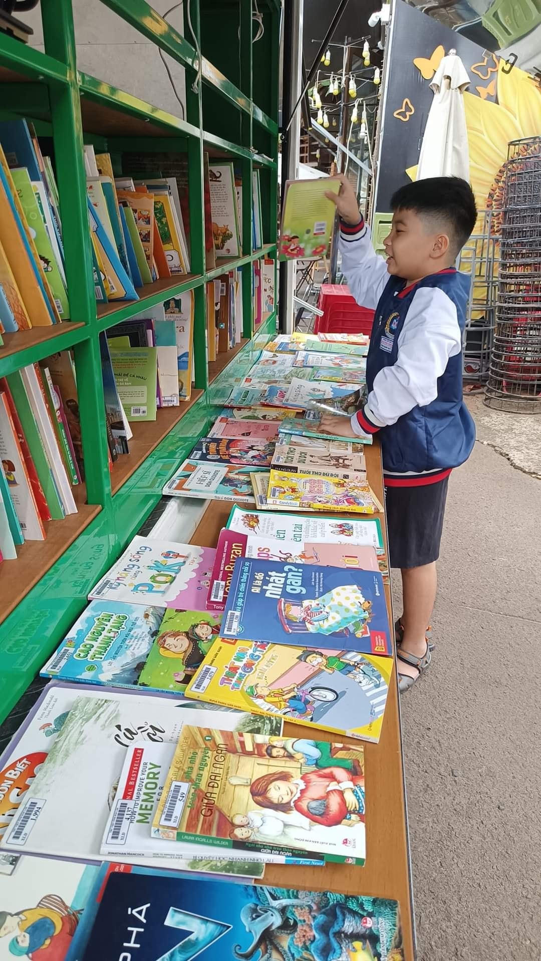 Giới trẻ có xu hướng tìm kiếm hình ảnh hơn là con chữ. Ảnh minh hoạ.