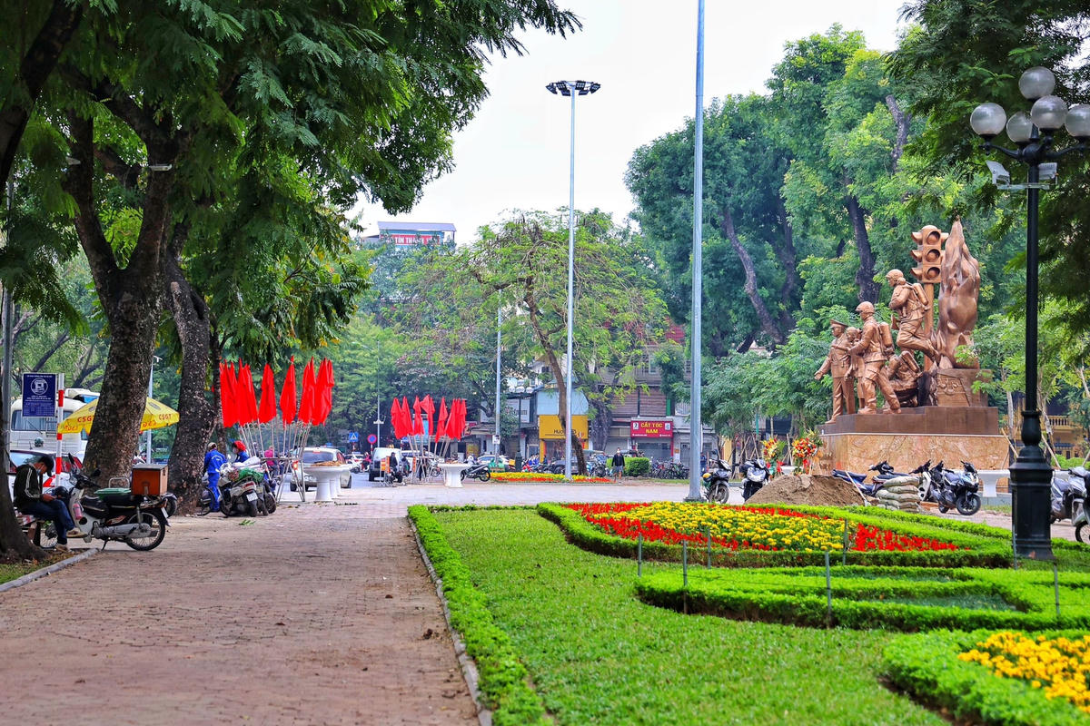 Trong khu vực phố đi bộ, dự kiến sẽ có 6 không gian chính, gồm: Không gian văn hoá tâm linh; không gian tổ chức hoạt động; không gian trưng bày, giới thiệu lịch sử; không gian dịch vụ thương mại; không gian đi bộ; tổ chức trình diễn âm thanh, ánh sáng khu vực mặt hồ Thiền Quang.