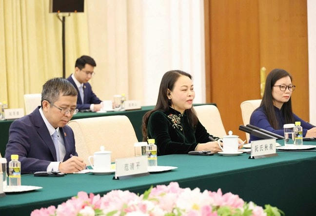 Phó Chủ tịch - Tổng Thư ký Ủy ban Trung ương Mặt trận Tổ quốc Việt Nam Nguyễn Thị Thu Hà hội kiến Chủ tịch Chính hiệp toàn quốc Trung Quốc Vương Hộ Ninh.