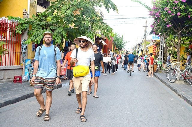 Khách quốc tế đến Việt Nam tăng nhanh trong tháng 7. Ảnh: Quang Vinh.