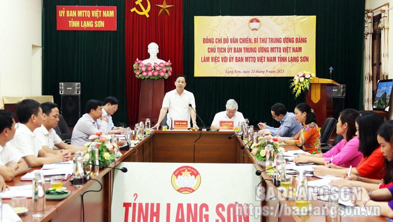 Ông Hoàng Văn Nghiệm, Phó Bí thư Thường trực Tỉnh ủy, Trưởng Đoàn Đại biểu Quốc hội tỉnh phát biểu tại buổi làm việc.