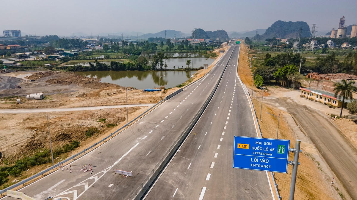 Cao tốc Bắc - Nam đoạn Mai Sơn -  Quốc lộ 45. Ảnh: Quang Vinh.  