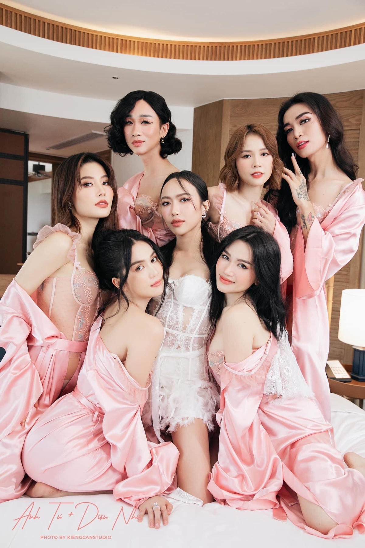 Dàn phù dâu đặc biệt trong lễ cưới Anh Tú - Diệu Nhi