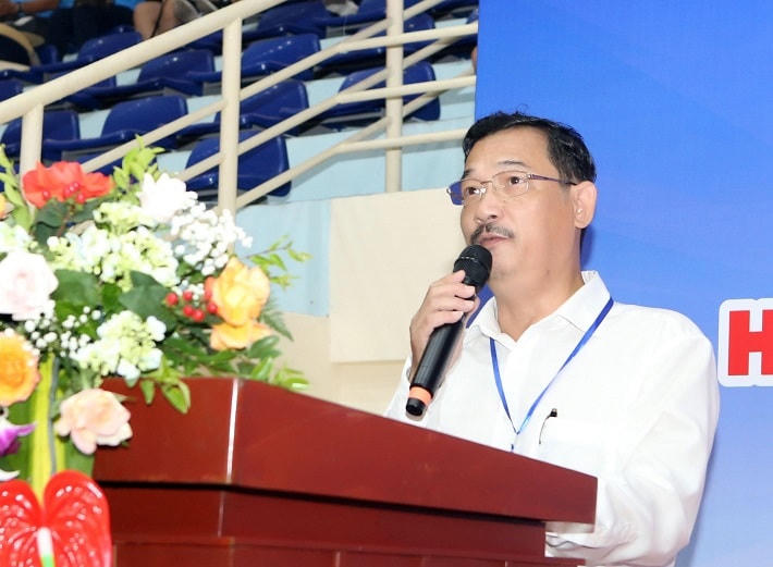 Ông Hồ Kỳ Quốc Hùng, Trưởng Ban Chỉ đạo, Trưởng Ban Tổ chức Hội thao phát biểu khai mạc.