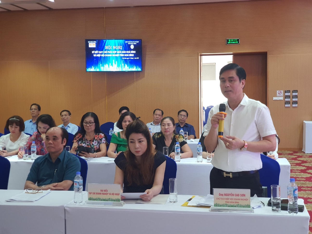 Ông Nguyễn Cao Sơn, Chủ tịch Hiệp hội doanh nghiệp tỉnh Hòa Bình chia sẻ tại hội nghị.