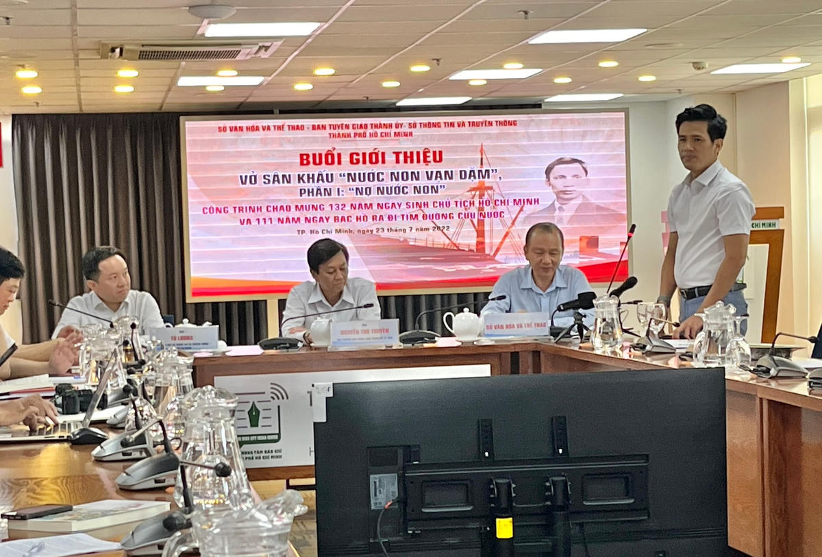 Buổi công bố công trình sân khấu đặc biệt “Nợ nước non” thu hút sự quan tâm, đặt câu hỏi của nhiều cơ quan báo chí trung ương và TP HCM. Ảnh: Hoàng Tuyết.