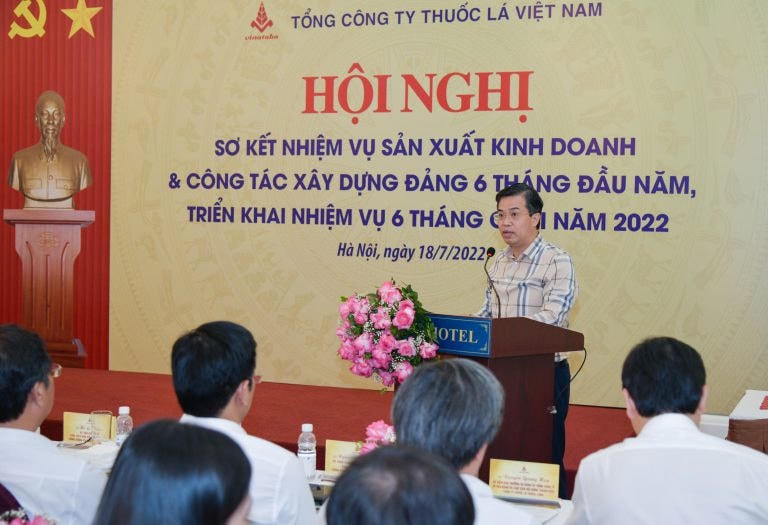 Ông Nguyễn Trung Hiếu - Ủy viên Ban Thường vụ, Trưởng ban Tuyên giáo Đảng ủy Khối doanh nghiệp Trung ương phát biểu chỉ đạo.