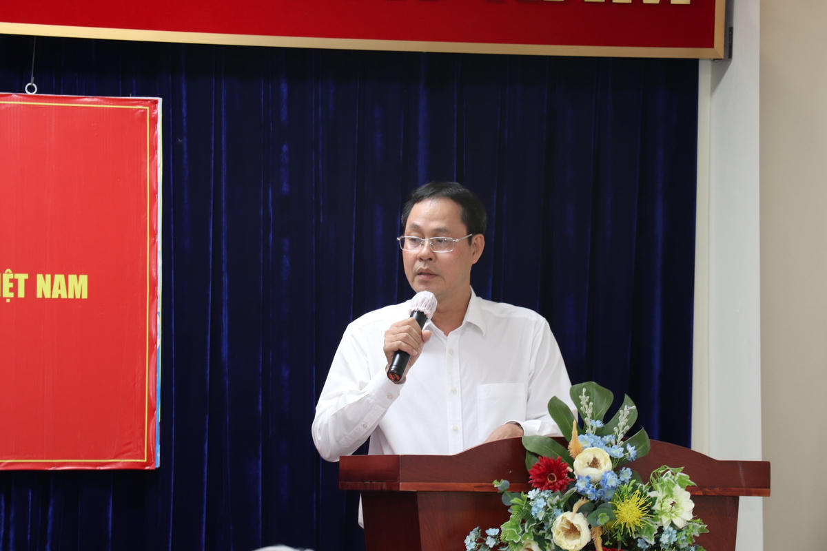 Ông Nguyễn Thành Trung báo cáo về hoạt động của  Ủy ban MTTQ Việt Nam thành phố.