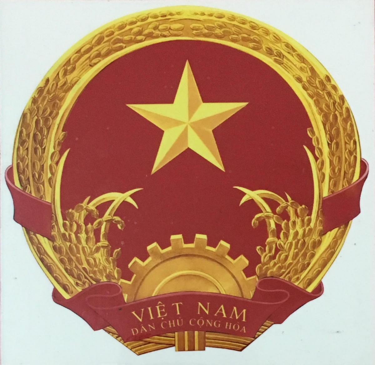 Mẫu Quốc huy số 18 được chọn.  