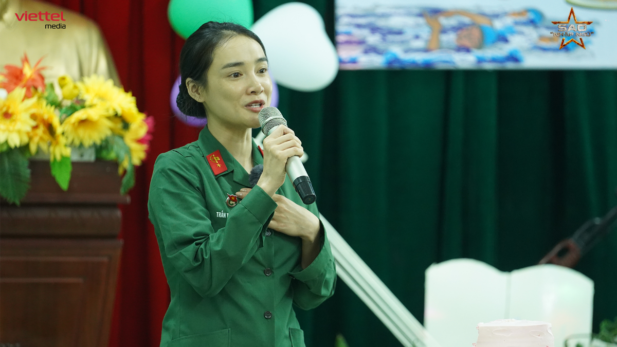 Hình ảnh chiến sĩ nữ trong 'Sao nhập ngũ 2023' khiến Nhã Phương, Thiên Ân nghẹn lòng