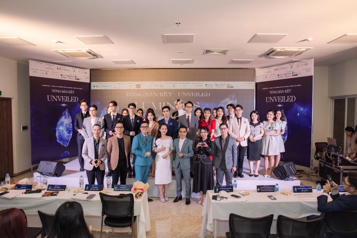 Top 20 LUMINOUS 2022 cùng BTC và BGK.