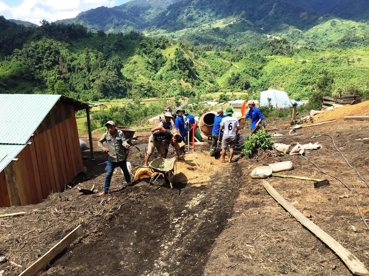 Vùng cao Nam Trà My sẽ có thêm những con đường giao thông được làm bằng bê tông vững chắc.