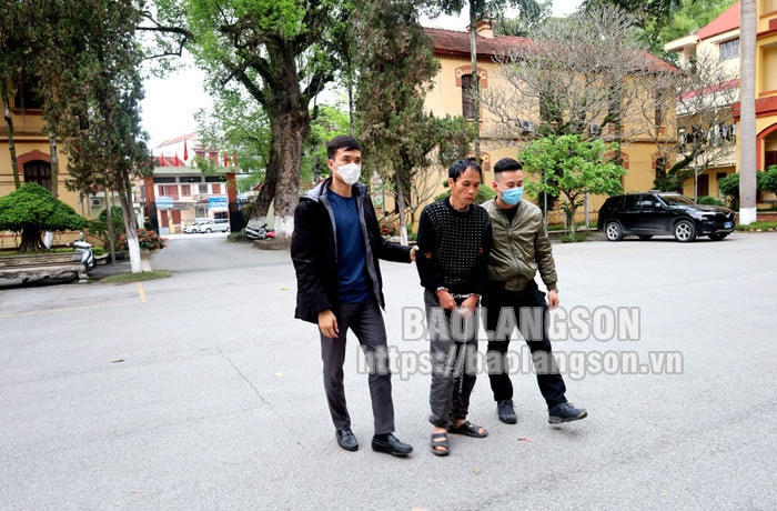 Đối tượng Hoàng Mạnh Hùng bị bắt giữ sau khi gây án. Ảnh: Báo Lạng Sơn.