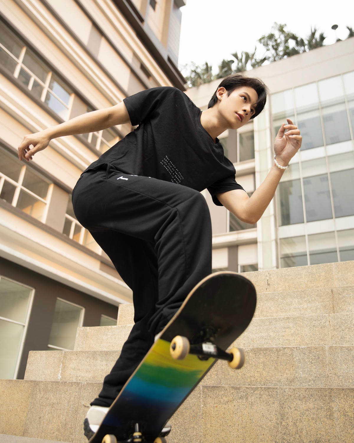 Lần đầu “chạm ngõ” màn ảnh Việt, diễn viên 9x gây ấn tượng với vẻ ngoài điển trai cùng với chiều cao nổi bật 1m81. Ảnh: NVCC. 