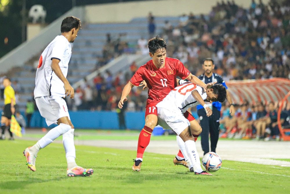 Lối chơi giàu thể lực của U23 Yemen khiến 'Binh đoàn áo đỏ' gặp nhiều khó khăn. (Ảnh: PV/Vietnam+).