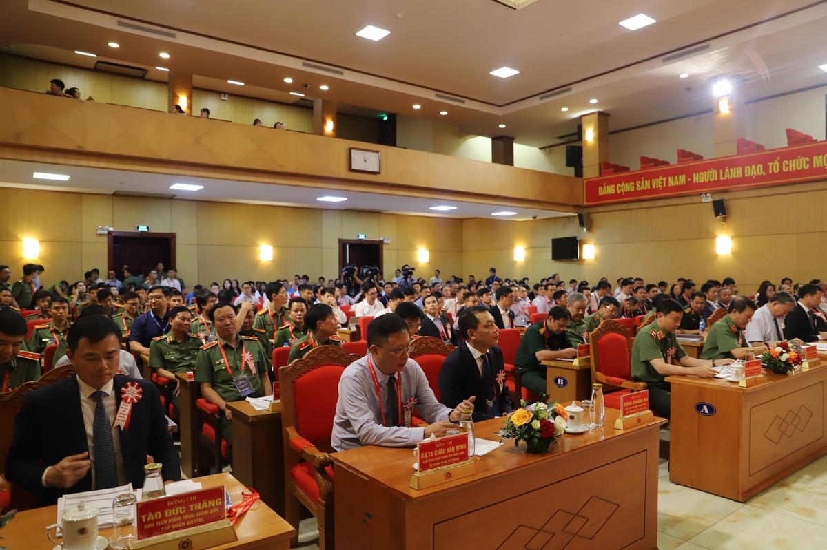 Đại hội còn có sự tham dự của gần 200 đại biểu là hội viên Hiệp hội An ninh mạng quốc gia từ các cơ quan, tổ chức, doanh nghiệp, chuyên gia, học giả uy tín trong lĩnh vực an ninh mạng.