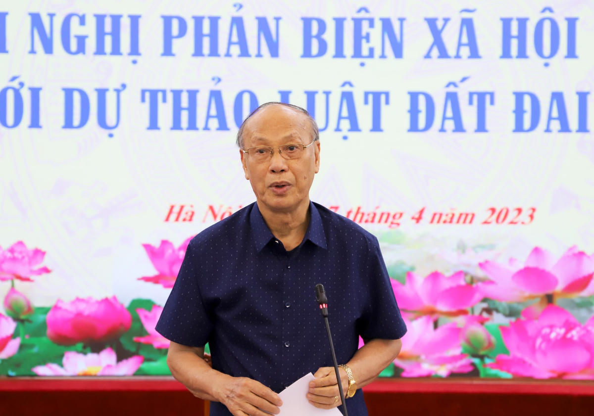 GS.TS Trần Ngọc Đường, Chủ nhiệm Hội đồng tư vấn về Dân chủ và Pháp luật UBTƯ MTTQ Việt Nam phát biểu.