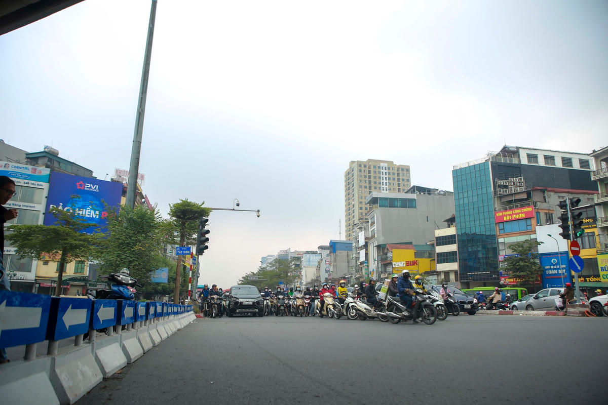 Ba hướng lưu thông chính qua nút Ngã Tư Sở gồm: Láng - Trường Chinh, Trường Chinh - Láng, Trường Chinh - Nguyễn Trãi đều rút ngắn thời gian chờ đợi, giảm tối thiểu xung đột, lưu thông nhịp nhàng.