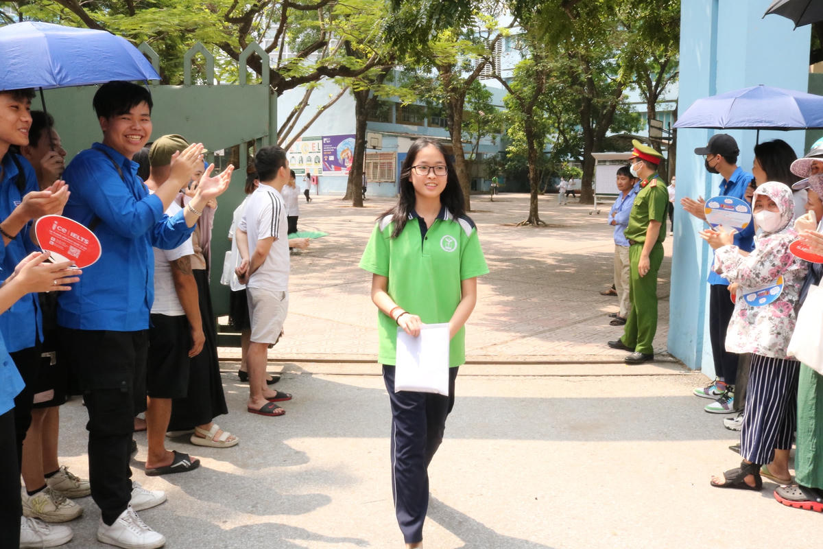 Theo đánh giá của hầu hết các thí sinh đề thi năm nay vừa sức, bám sát chương trình đã ôn tập.
